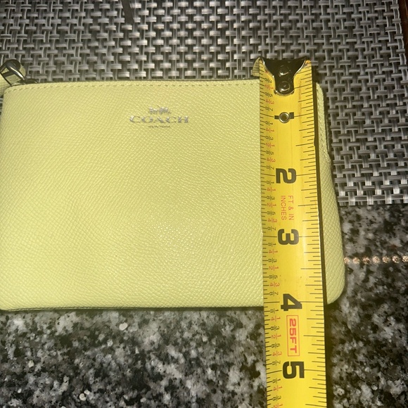 Coach Pale Lime Green Wristlet ~ New with Tags ~ 58032 - Picture 7 of 8